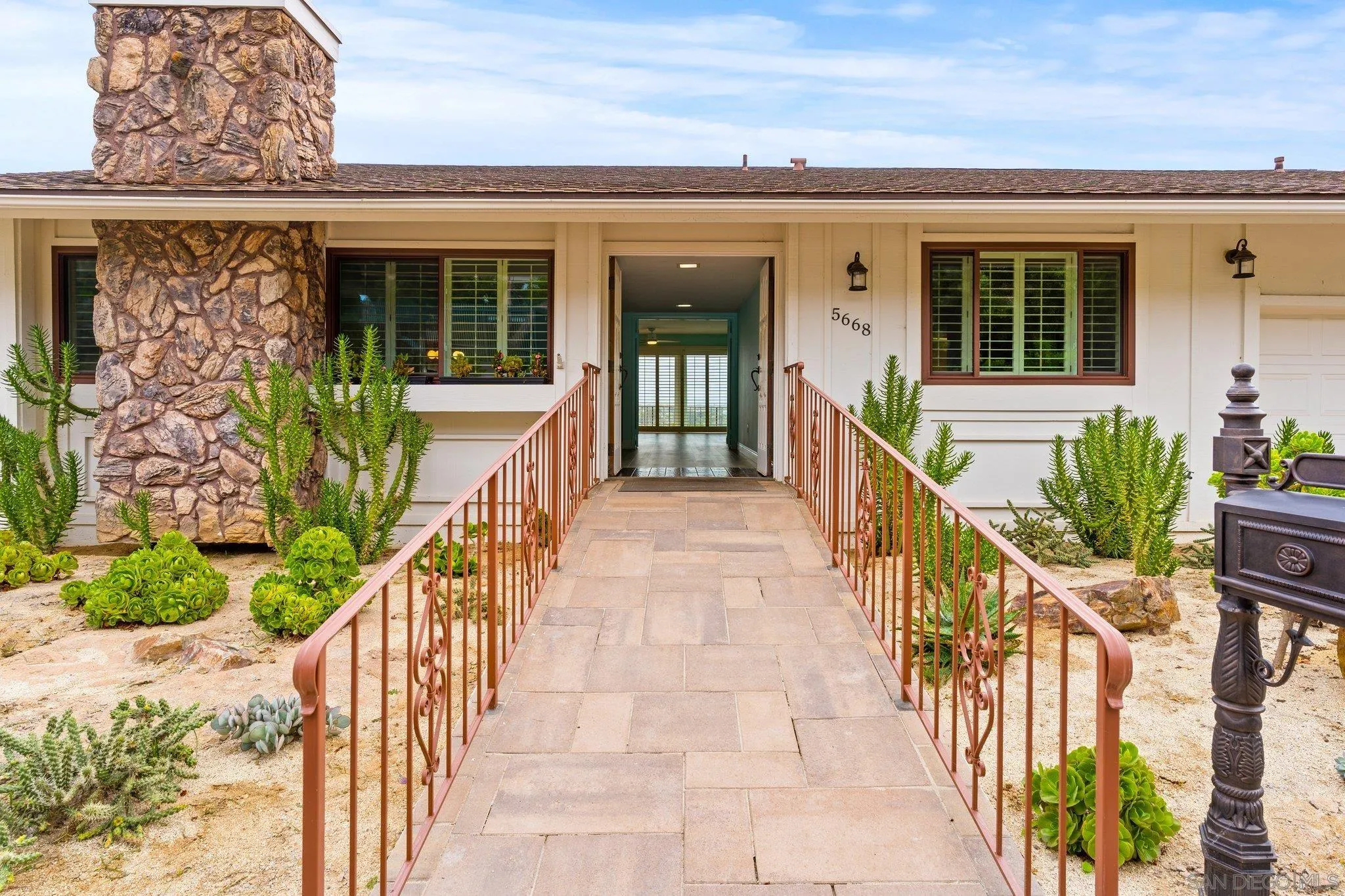 5668 Desert View Drive La Jolla, CA 92037 - Photo 2 of 23