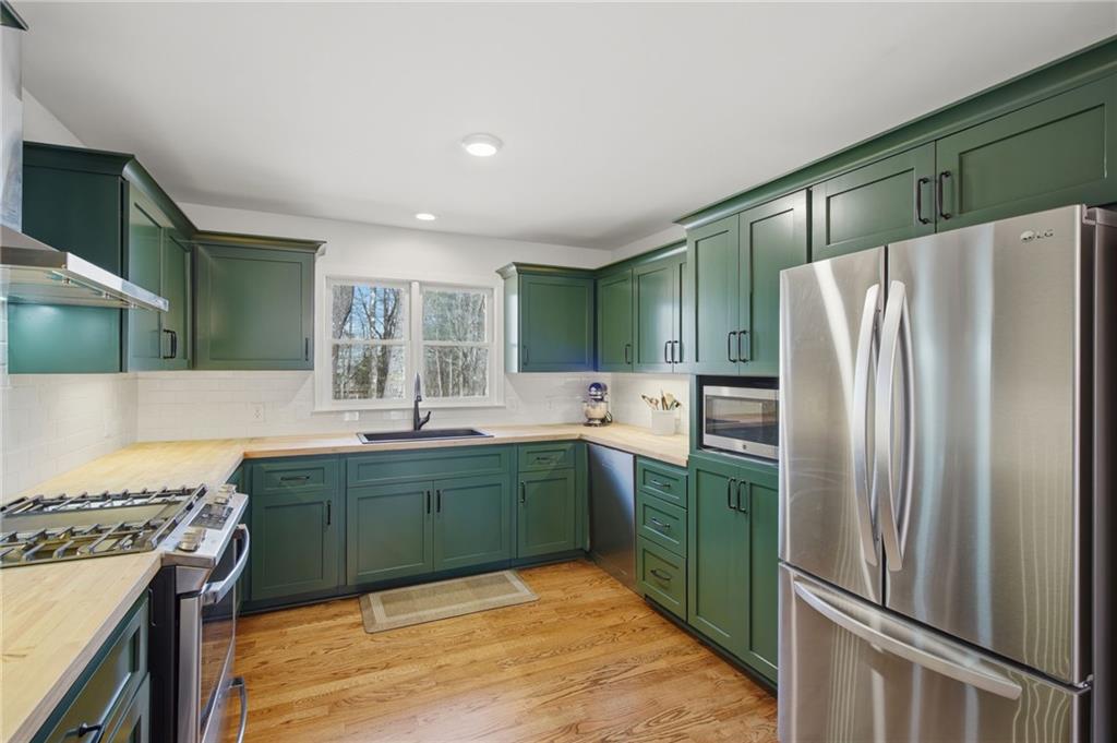 43 Morgan Walk Big Canoe, GA 30143 - Photo 17 of 66 a kitchen with stainless steel appliances granite countertop a refrigerator and a stove top oven