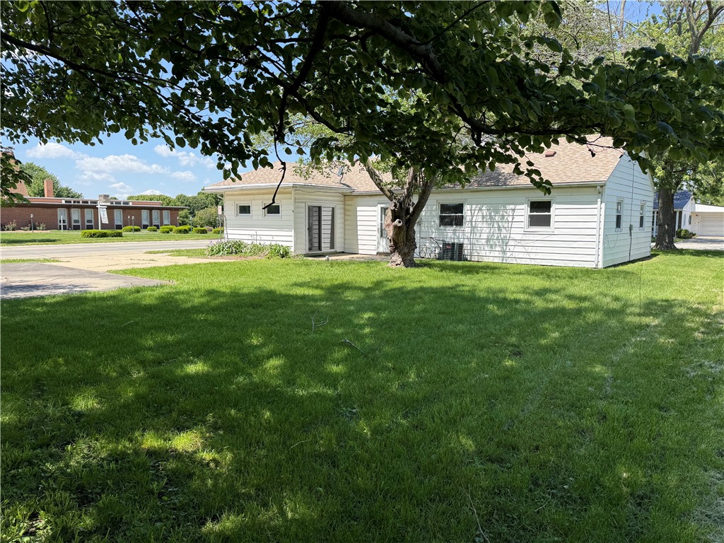 513 Indiana Avenue Effingham, IL 62401 - Photo 6 of 22 Exterior