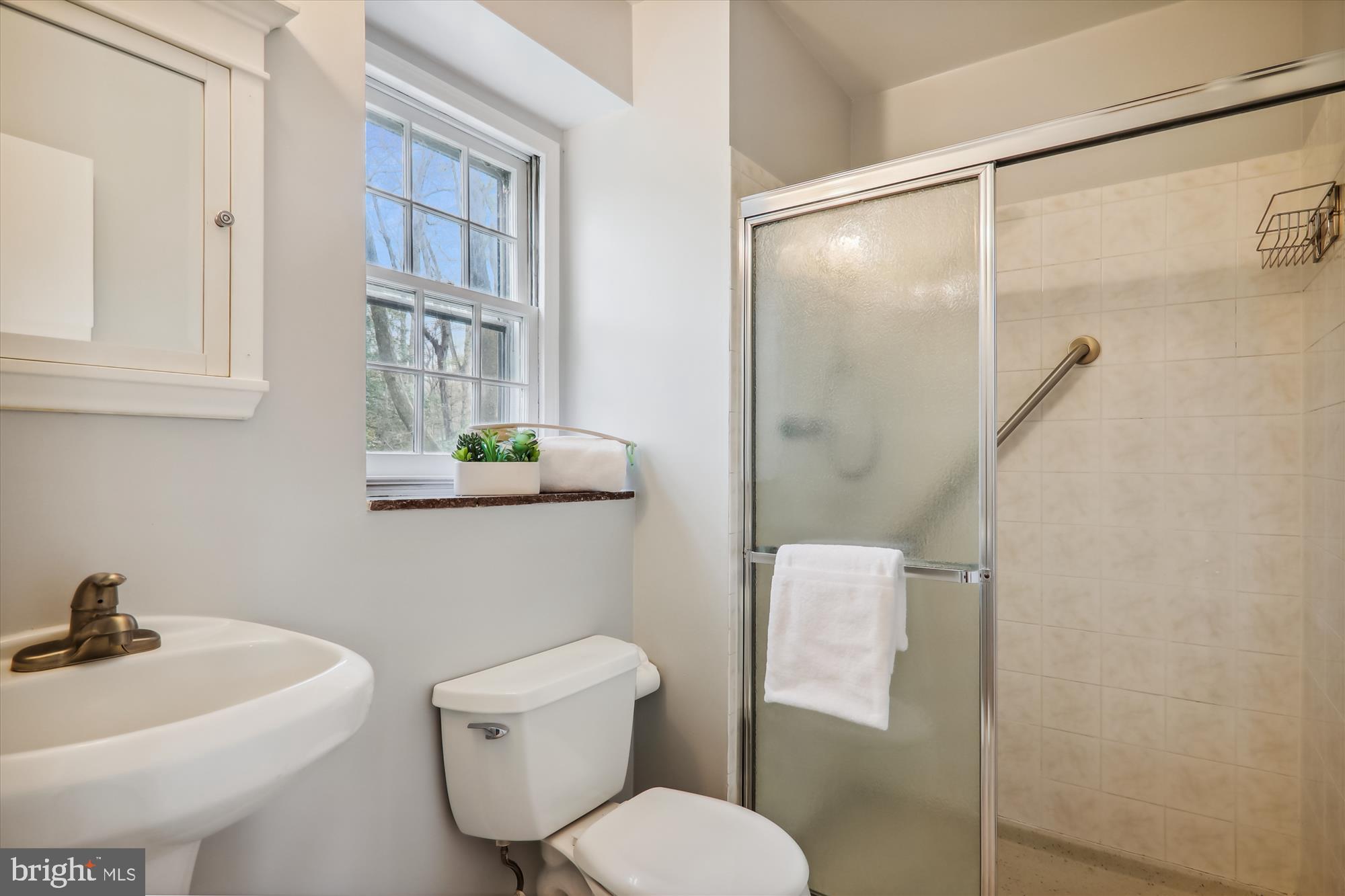 6108 Goodman Road Laurel, MD 20707 - Photo 38 of 58 Primary Bath