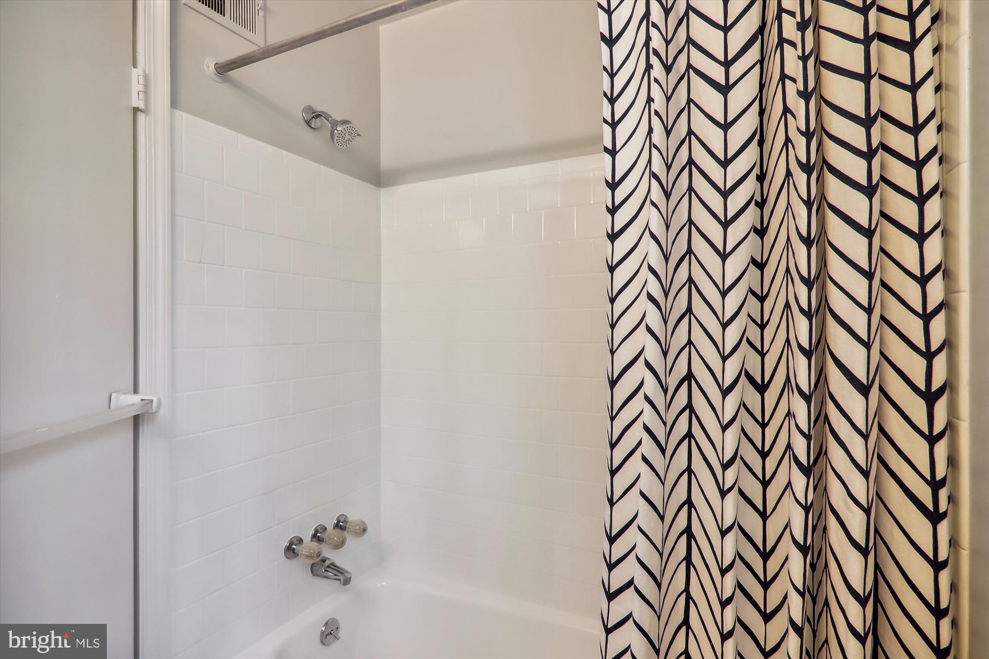 6108 Goodman Road Laurel, MD 20707 - Photo 46 of 58 Upstairs Hall Bath