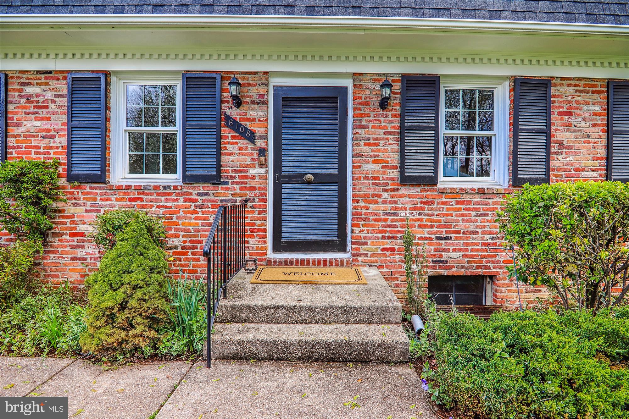 6108 Goodman Road Laurel, MD 20707 - Photo 7 of 58 Charming entry