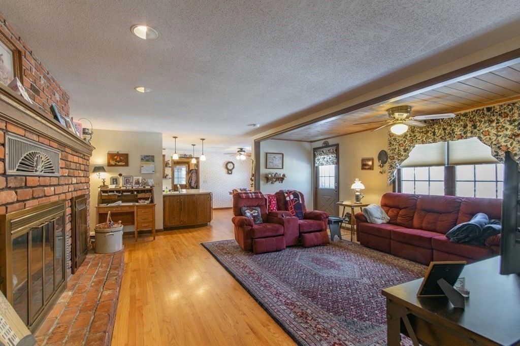 476 Morgan Road West Springfield, MA 01089 - Photo 12 of 38