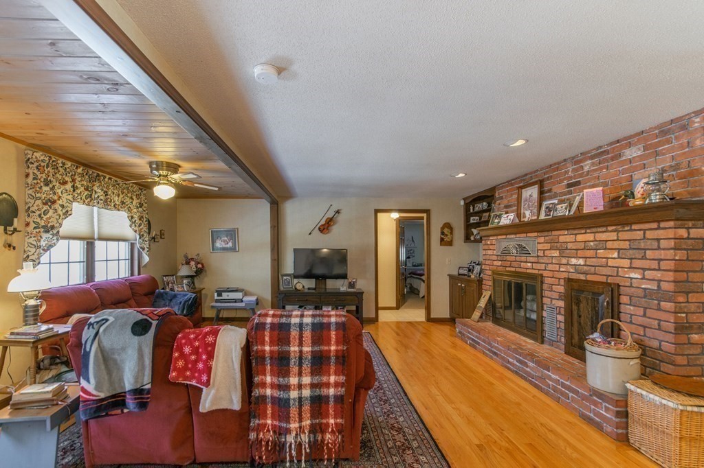 476 Morgan Road West Springfield, MA 01089 - Photo 13 of 38