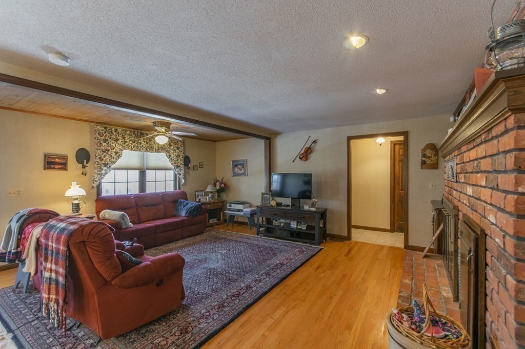 476 Morgan Road West Springfield, MA 01089 - Photo 14 of 38