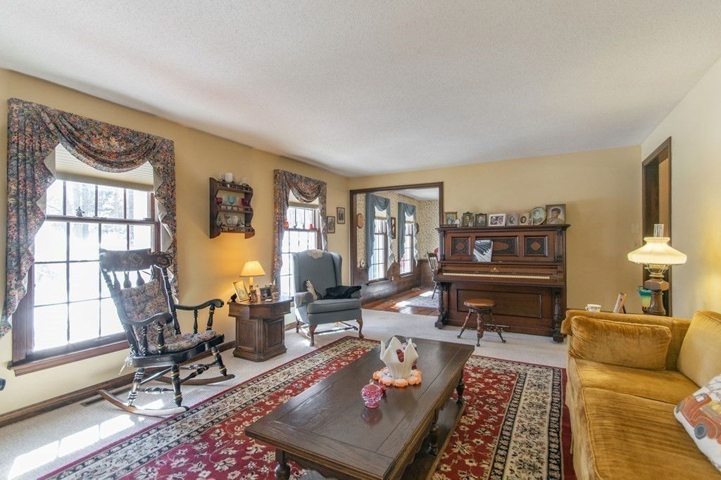 476 Morgan Road West Springfield, MA 01089 - Photo 19 of 38