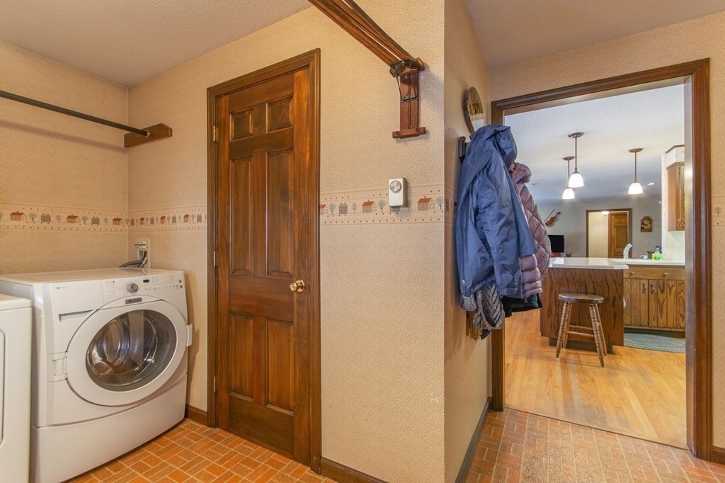 476 Morgan Road West Springfield, MA 01089 - Photo 29 of 38
