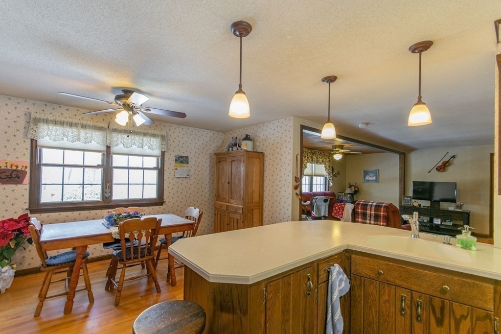 476 Morgan Road West Springfield, MA 01089 - Photo 6 of 38
