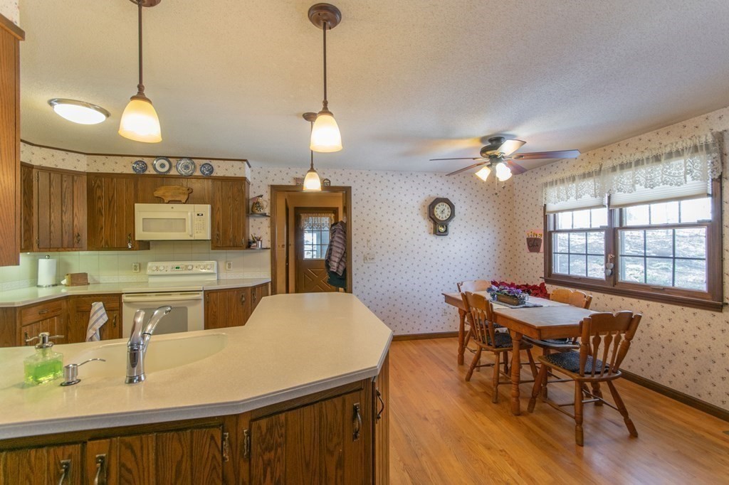 476 Morgan Road West Springfield, MA 01089 - Photo 8 of 38