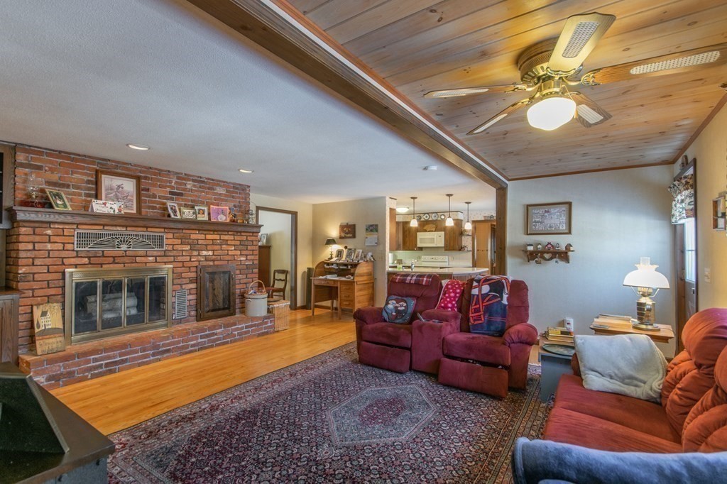 476 Morgan Road West Springfield, MA 01089 - Photo 10 of 38