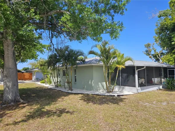 $1,800 | 105 Base Avenue East, Venice, FL 34285