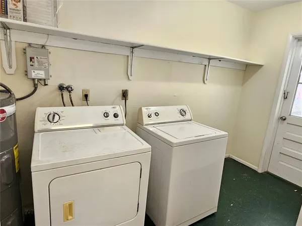 $1,800 | 105 Base Avenue East, Venice, FL 34285