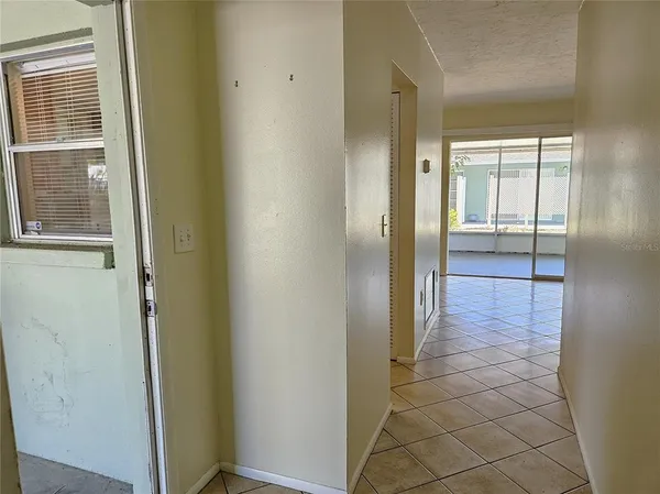 $1,800 | 105 Base Avenue East, Venice, FL 34285