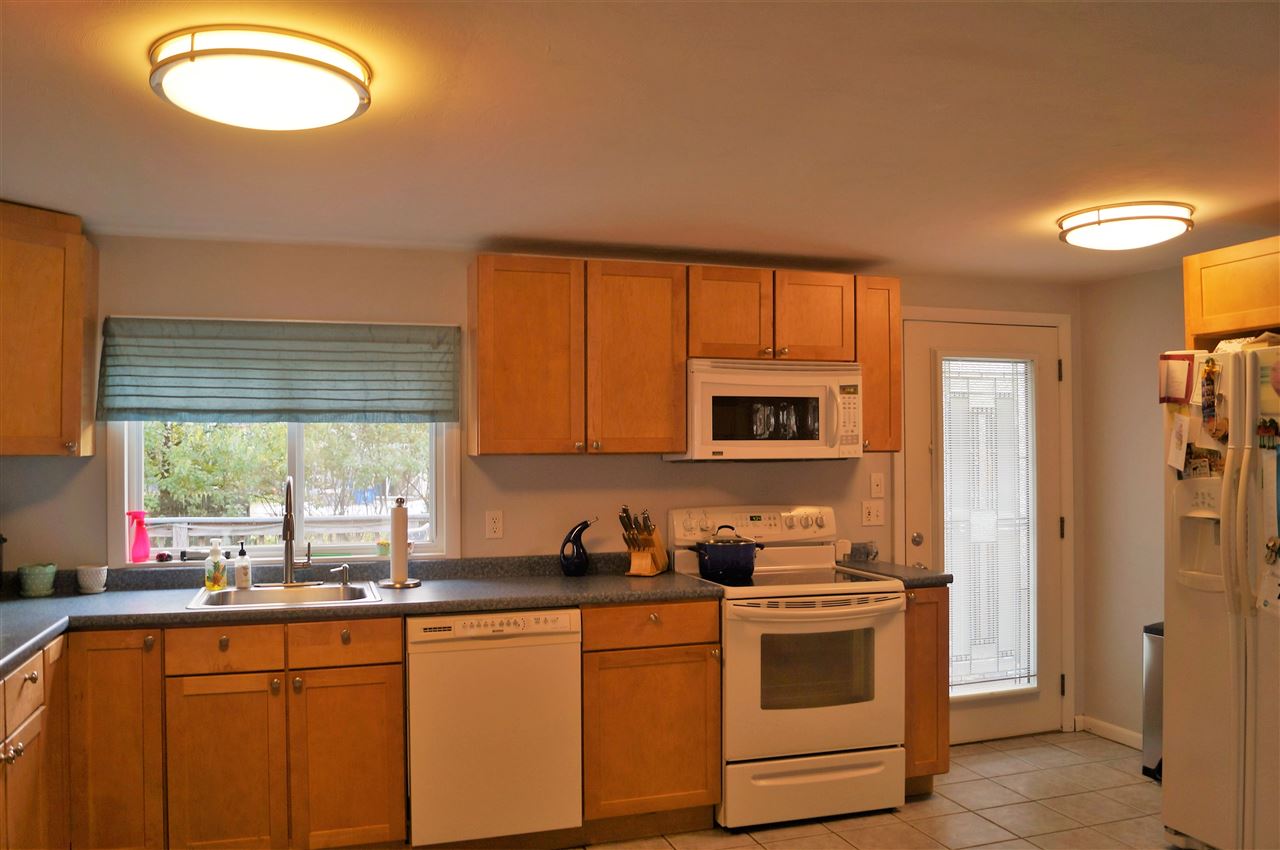 28 East Chamberlain Road Merrimack, NH 03054 - Photo 5 of 22