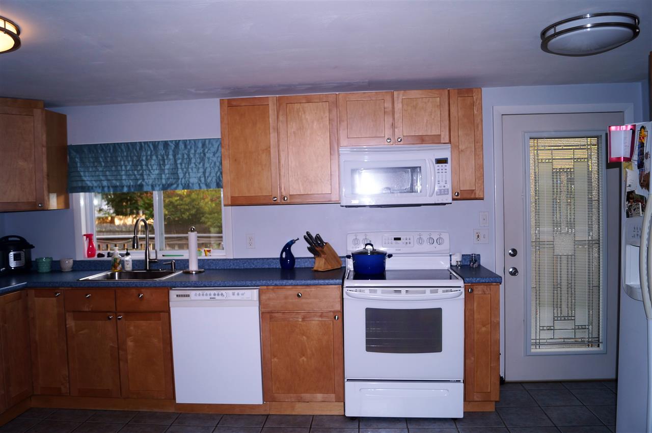 28 East Chamberlain Road Merrimack, NH 03054 - Photo 7 of 22