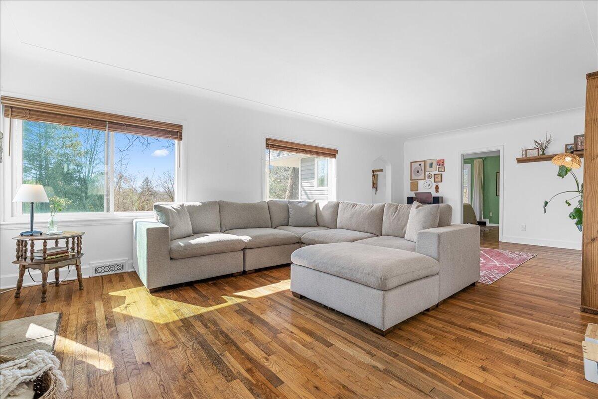 975 South Elliott Road Fowlerville, MI 48836 - Photo 15 of 56 20-Media Jett - 36