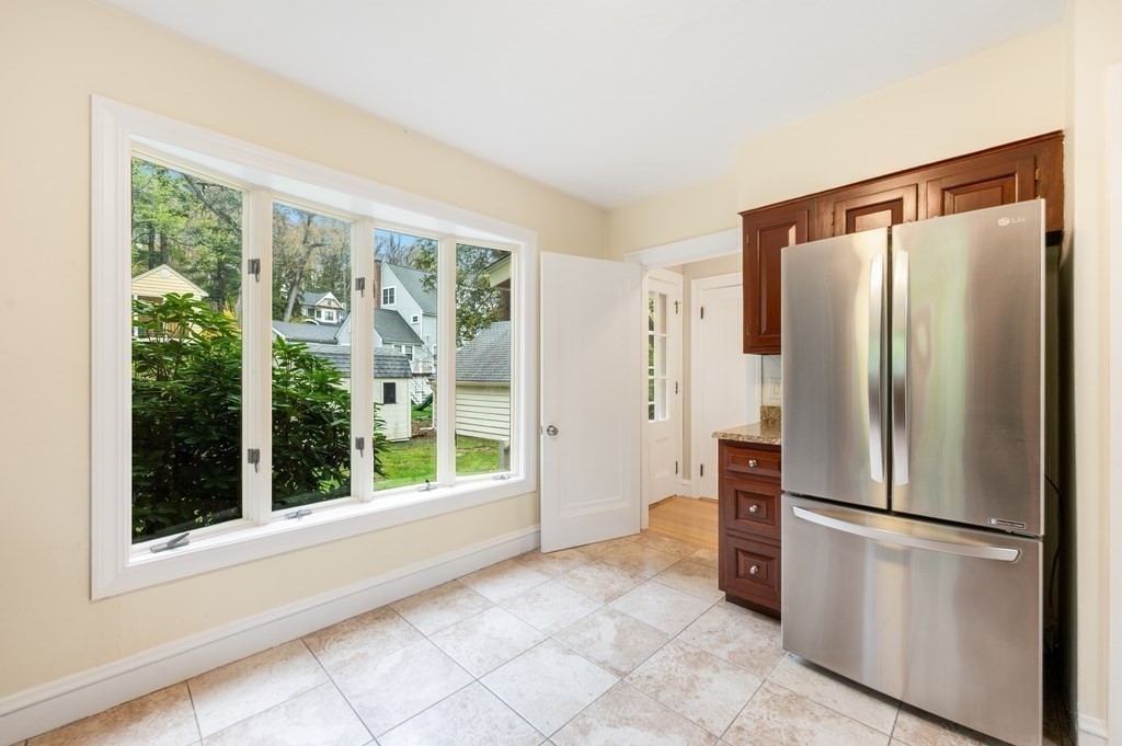 320 Quinobequin Road Newton, MA 02468 - Photo 11 of 37