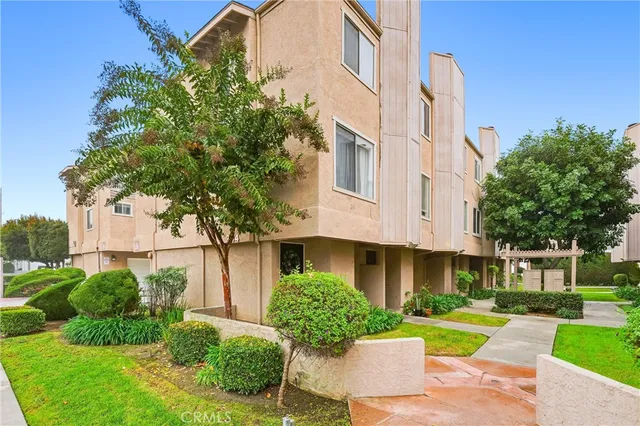 $595,900 | 334 South Walnut Avenue, Unit D (11), Brea, CA 92821