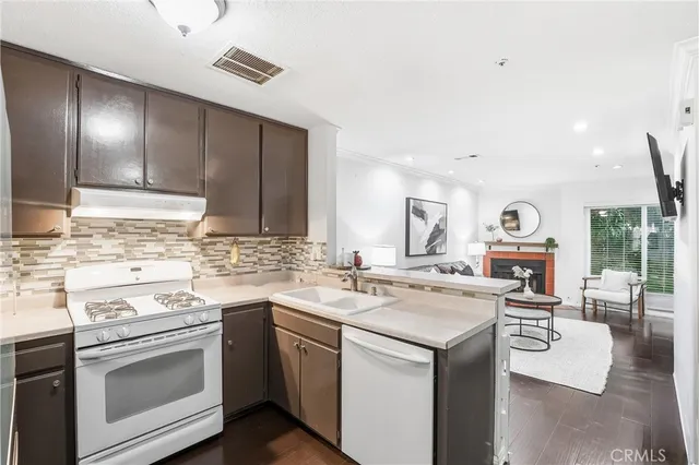 $595,900 | 334 South Walnut Avenue, Unit D (11), Brea, CA 92821