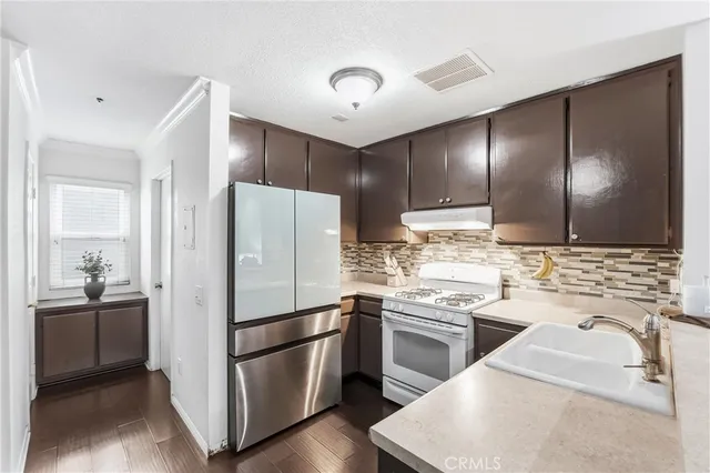 $595,900 | 334 South Walnut Avenue, Unit D (11), Brea, CA 92821