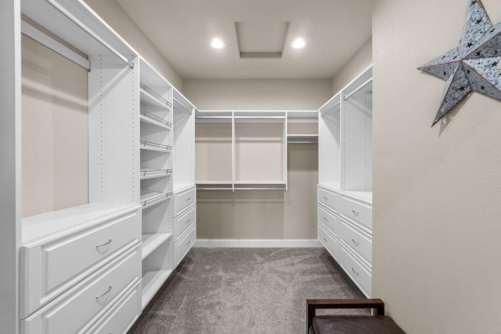 19435 Calico Road Bend, OR 97702 - Photo 20 of 73 Primary Closet
