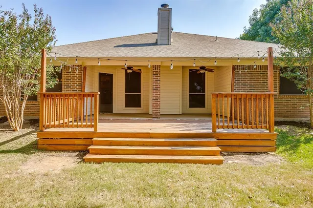 a view of a house with a outdoor space