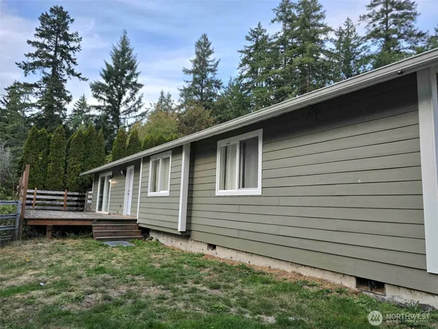 a view of a small house with a yard