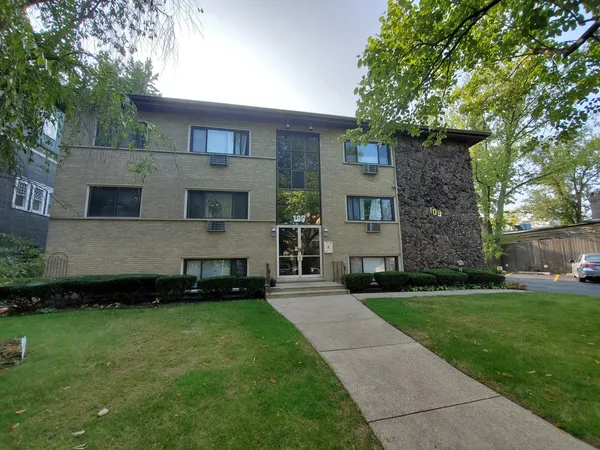 $1,450 | 109 South Elmwood Avenue, Unit 23, Oak Park, IL 60302