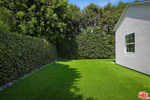 $2,345,000 | 11357 Aqua Vista Street, Studio City, CA 91602