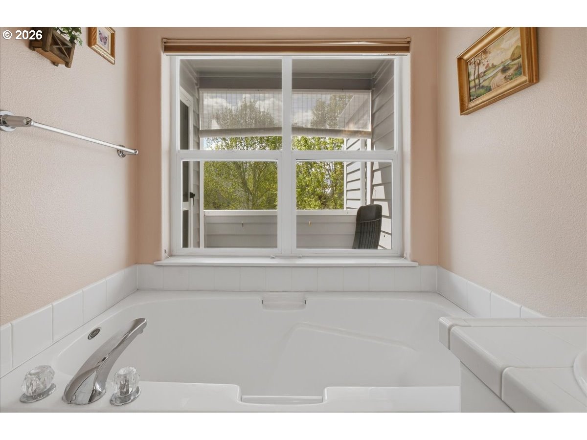 425 Northeast Roth Street Portland, OR 97211 - Photo 23 of 34 Gallery Image 23