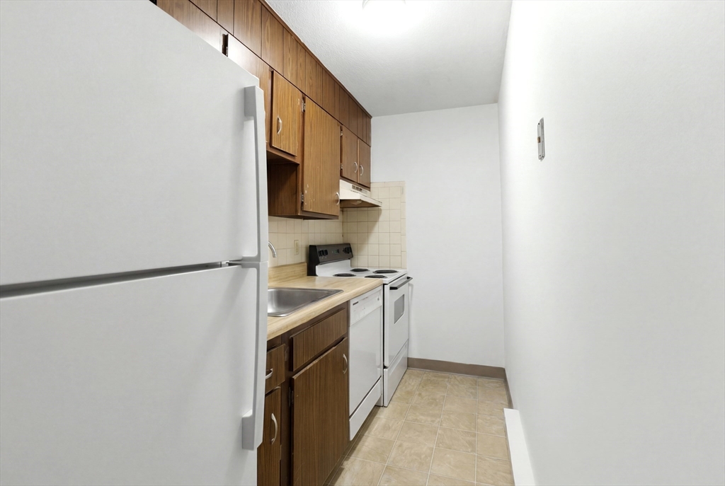 816 County Street, Unit 11 Taunton, MA 02780 - Photo 3 of 6