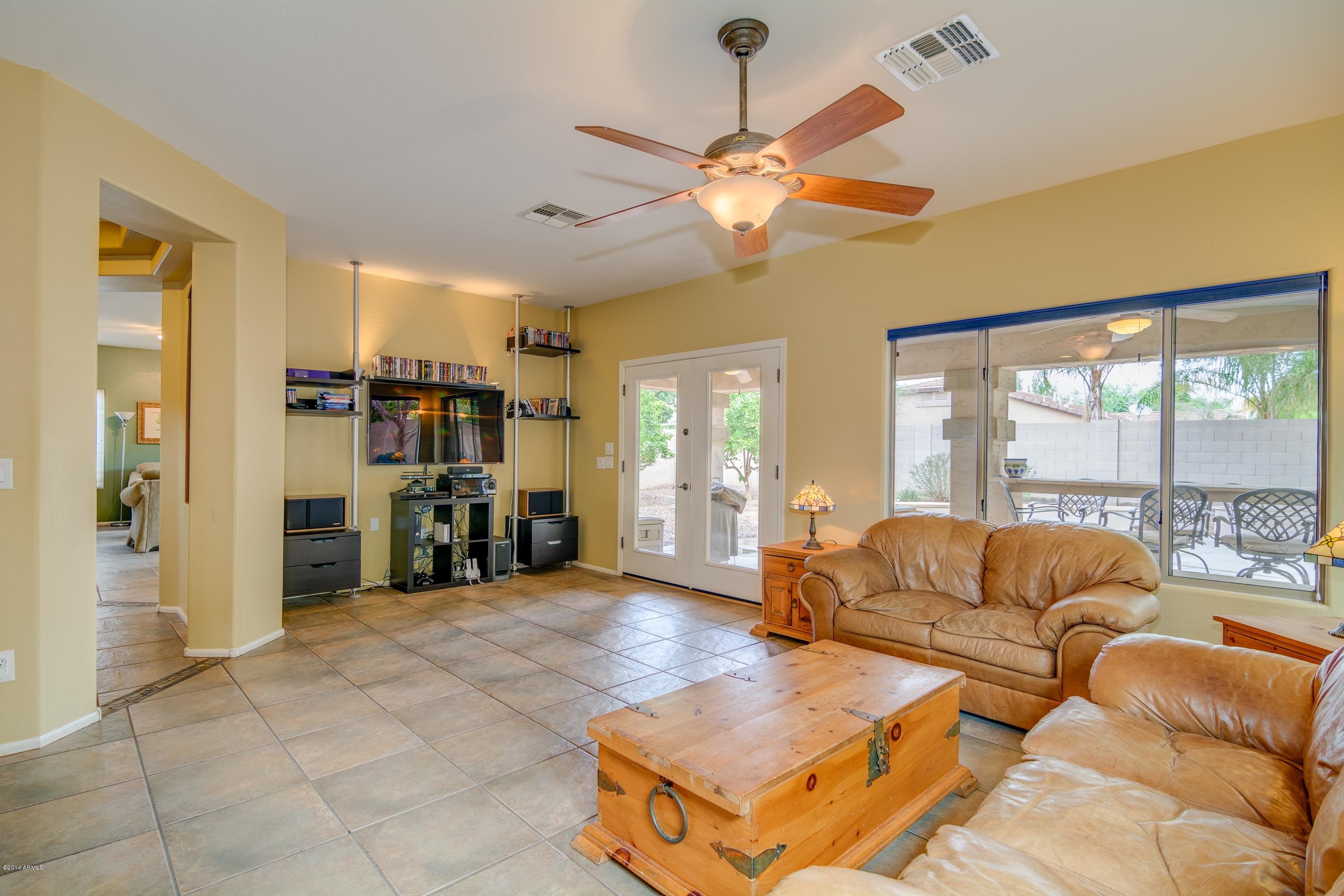 4630 East Ruffian Road Gilbert, AZ 85297 - Photo 9 of 31 ruffian living room