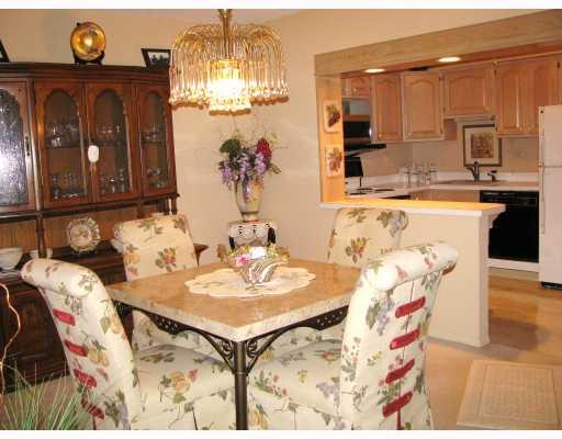 2160 Greentree Road, Unit 103W Pittsburgh, PA 15220 - Photo 2 of 14 Dining Room. Just move in and start entertaining, everything is perfect.