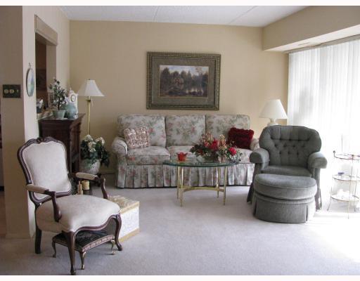 2160 Greentree Road, Unit 103W Pittsburgh, PA 15220 - Photo 4 of 14 Living Room. The gererous livingroom has sliding glass doors to the 16 X 7 screened in balcony.