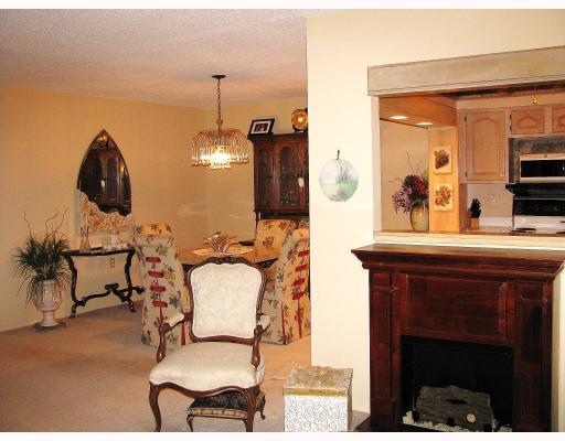 2160 Greentree Road, Unit 103W Pittsburgh, PA 15220 - Photo 5 of 14 Dining Room. The large open floor plan gives you flexibility for your interior decorating.