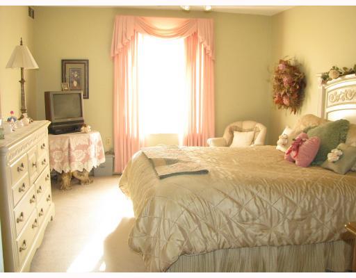 2160 Greentree Road, Unit 103W Pittsburgh, PA 15220 - Photo 7 of 14 Master Bedroom. Large bright master bedroom.