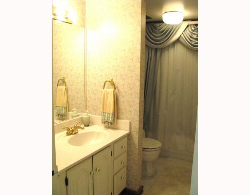2160 Greentree Road, Unit 103W Pittsburgh, PA 15220 - Photo 10 of 14 Other. Guest full bath
