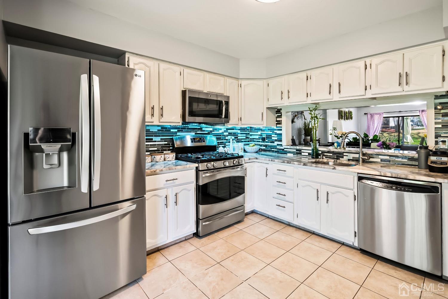 1005 Timber Oaks Road Edison, NJ 08820 - Photo 4 of 18