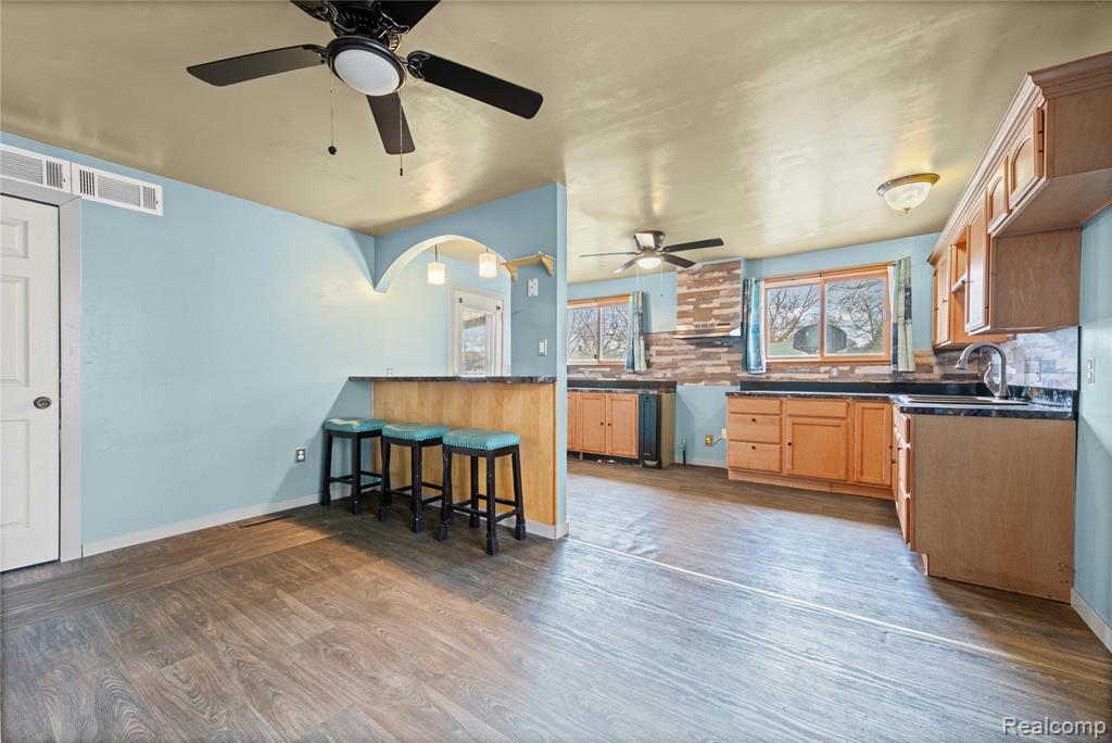 26240 Gibraltar Road Flat Rock, MI 48134 - Photo 9 of 29 Gallery Image 9