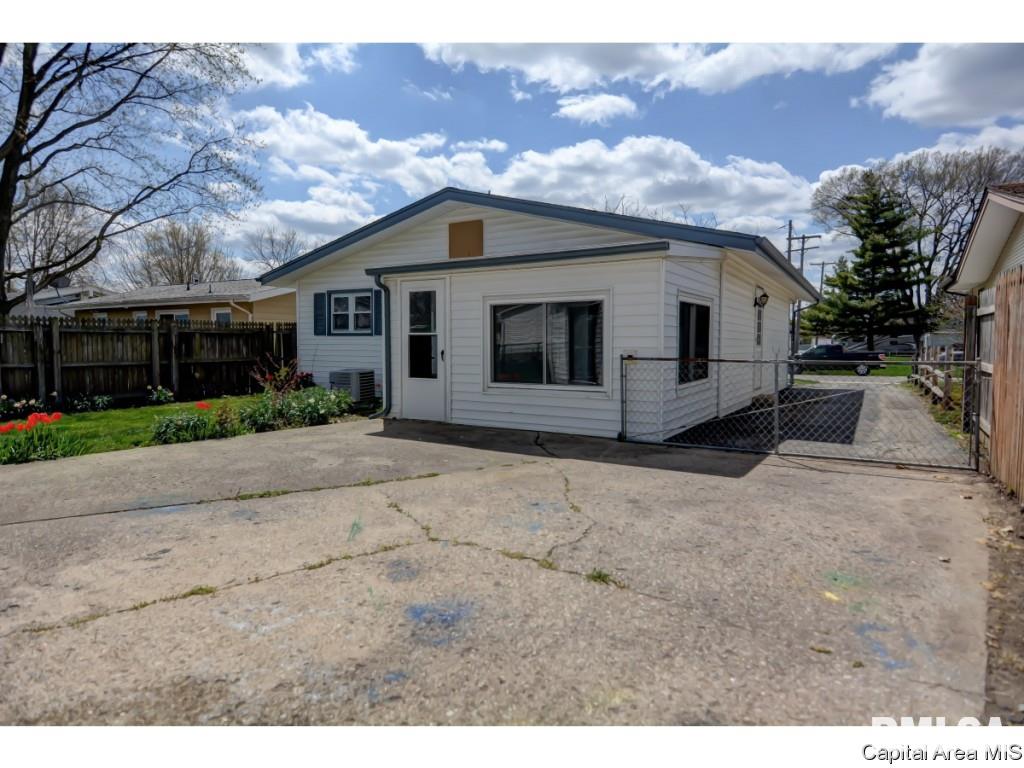 1808 Wolfe Street Springfield, IL 62702 - Photo 22 of 26