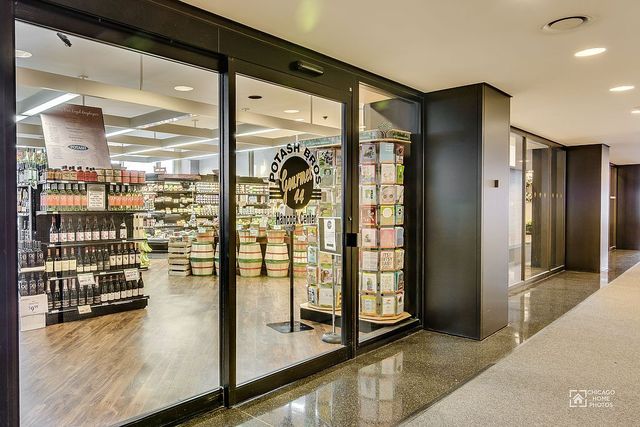 175 East Delaware Place, Unit 5609 Chicago, IL 60611 - Photo 22 of 28 a view of a entryway