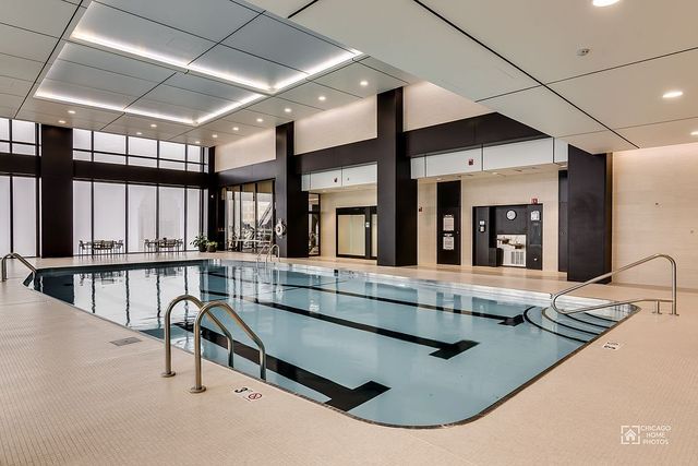 175 East Delaware Place, Unit 5609 Chicago, IL 60611 - Photo 25 of 28 a room with lots of table and chairs