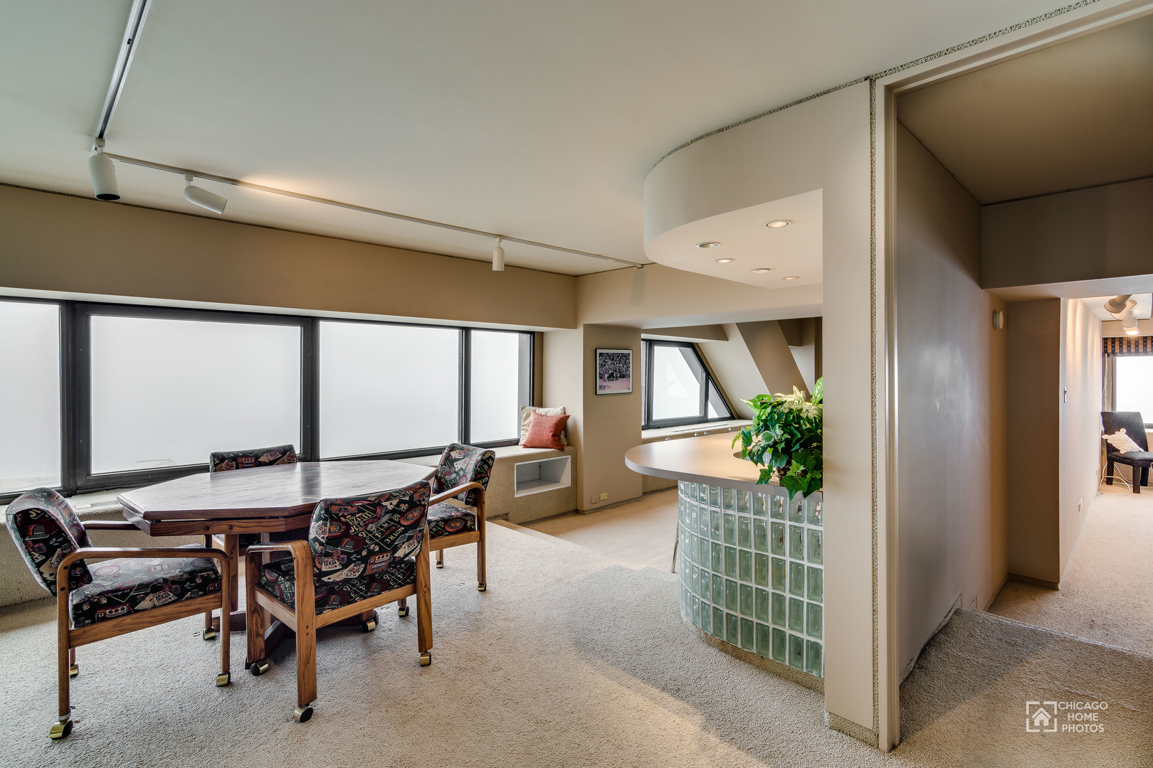 175 East Delaware Place, Unit 5609 Chicago, IL 60611 - Photo 9 of 28 a view of a livingroom with furniture and floor to ceiling window