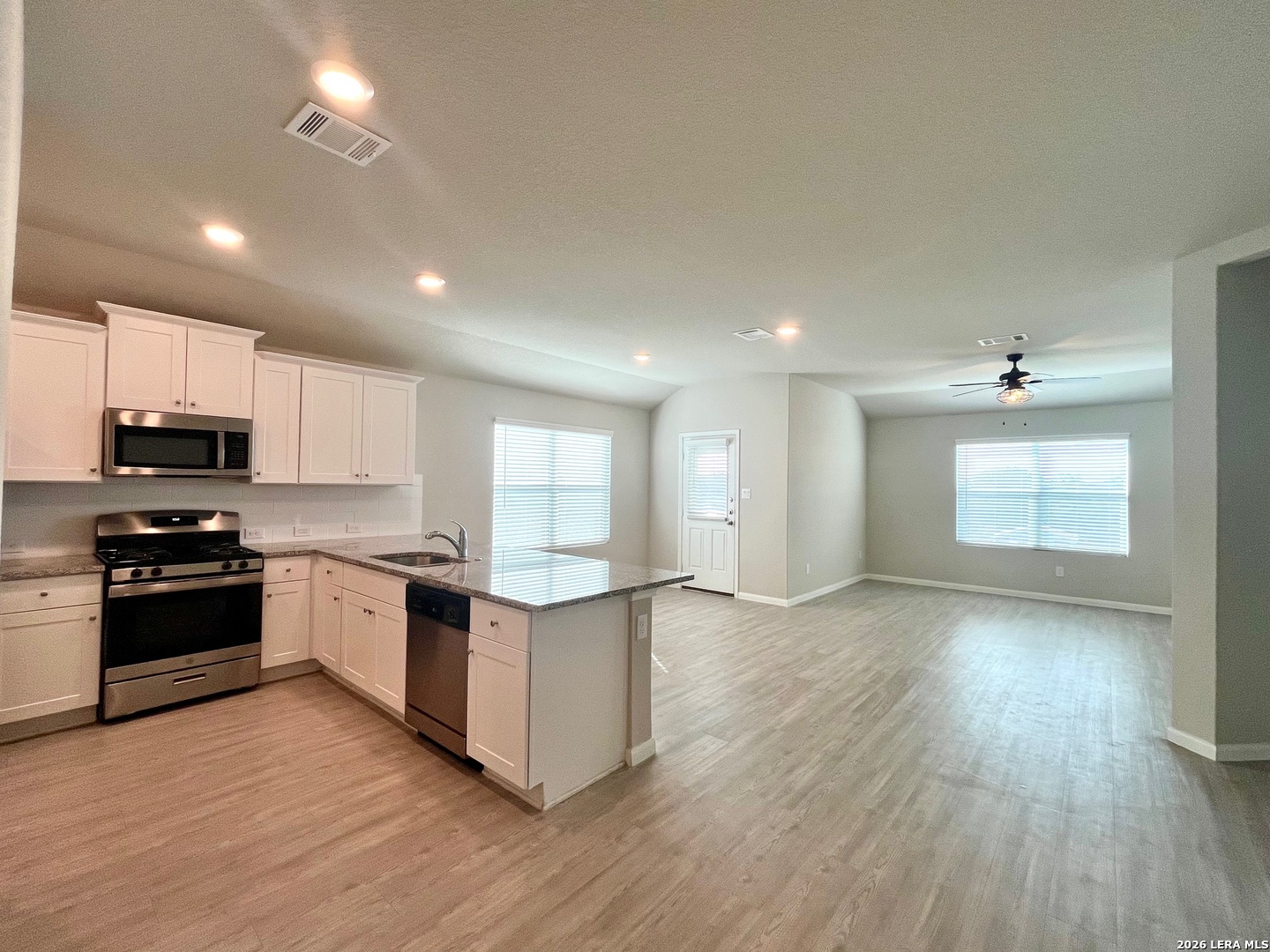 31573 Untrodden Way Bulverde, TX 78163 - Photo 4 of 42