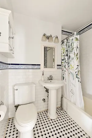 $525,000 | 275 Webster Avenue, Unit 6M | Kensington