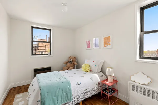 $525,000 | 275 Webster Avenue, Unit 6M | Kensington