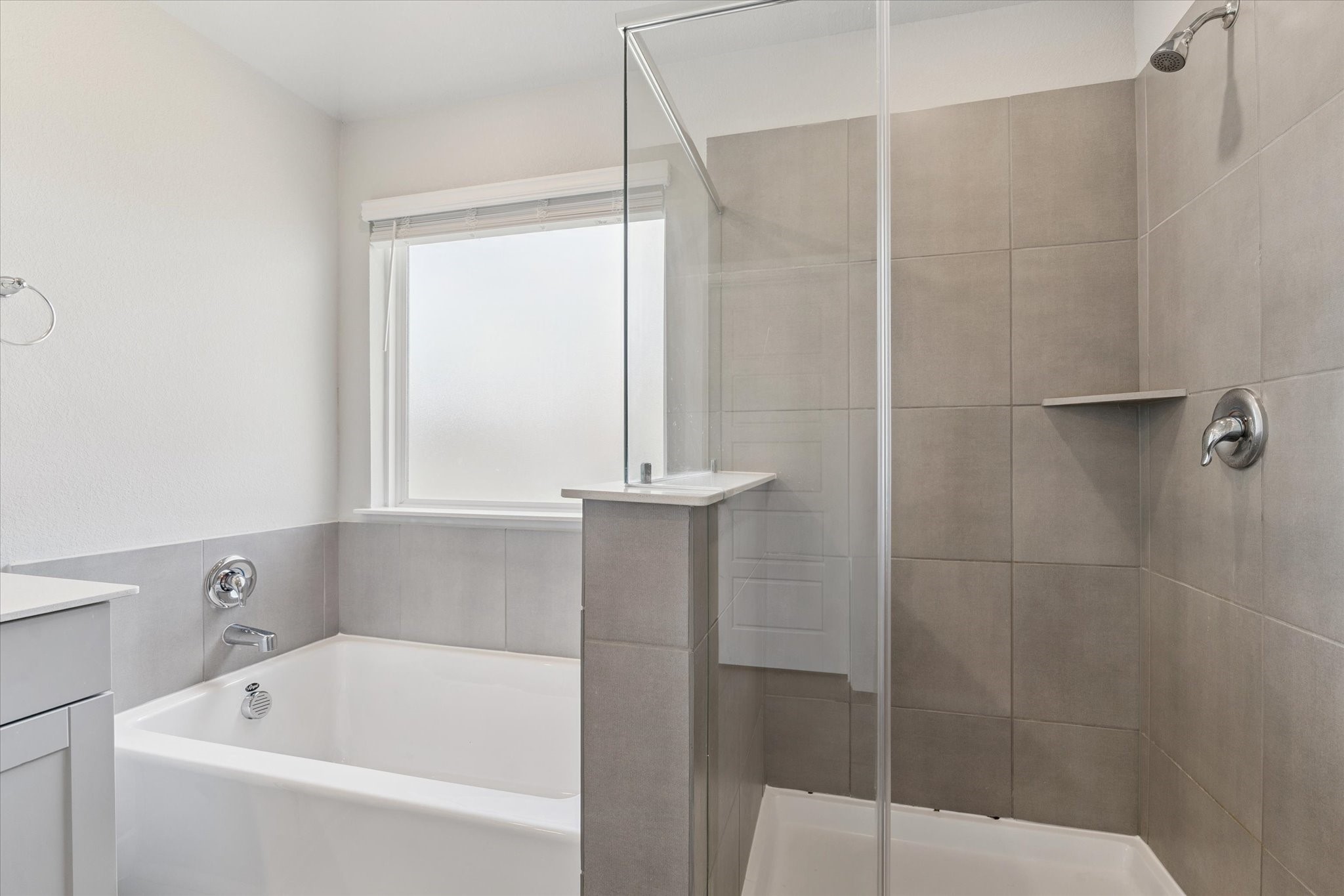 1510 King Rnch Road Conroe, TX 77301 - Photo 11 of 18 a bathroom with a bathtub