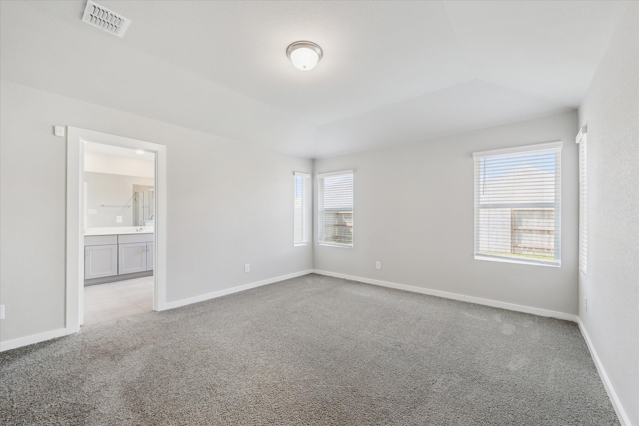 1510 King Rnch Road Conroe, TX 77301 - Photo 9 of 18 an empty room with windows and closet