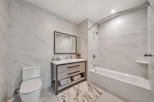 $4,900 | 101 Searing Avenue, Unit 210, Mineola, NY 11501