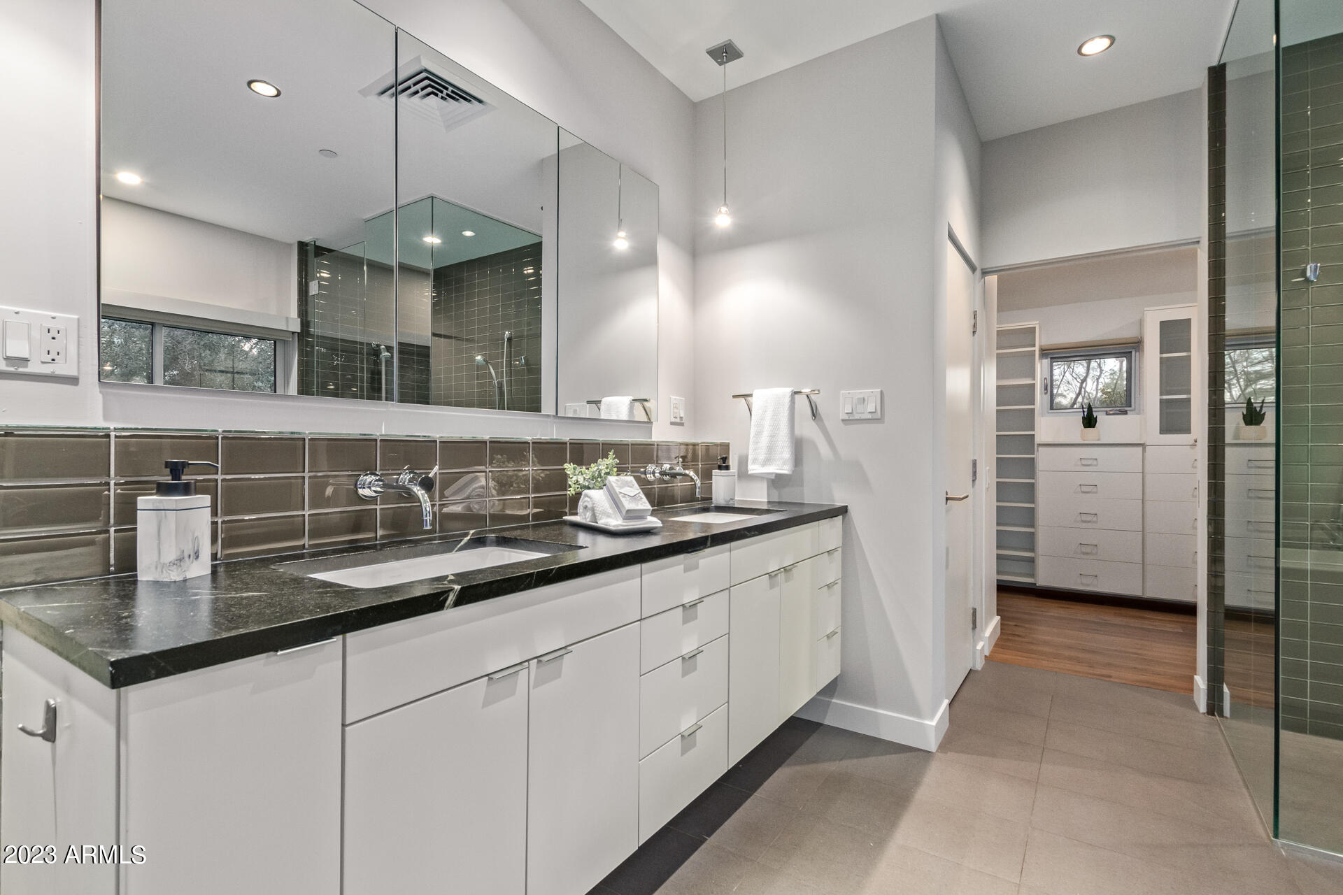 6912 East Chaparral Road Paradise Valley, AZ 85253 - Photo 14 of 40 SPA MASTER BATH!